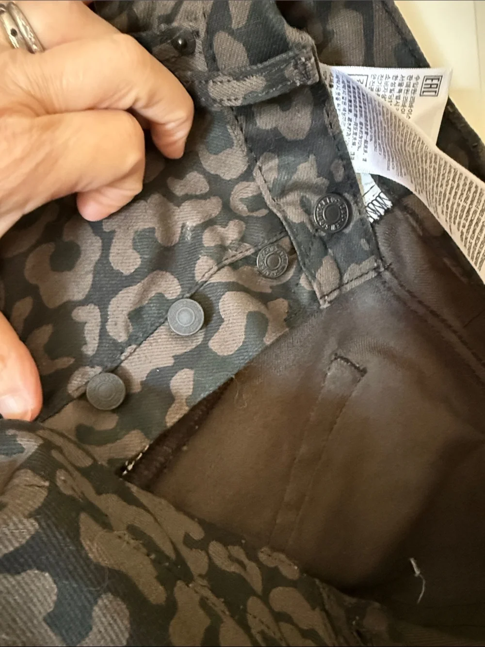 Levi’s 501 Men's black leopard shrink to fit Straight-Leg Jeans, 33x34”